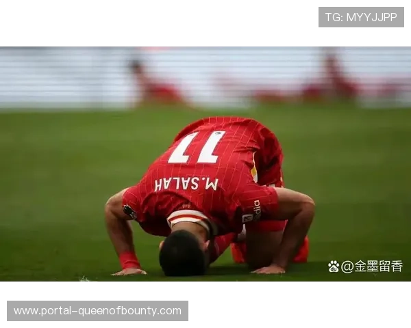 萨拉赫错失绝佳进球机会 利物浦与曼联激战中遗憾错过胜机 萨拉赫错失绝佳进球机会 利物浦与曼联激战中遗憾错过胜机