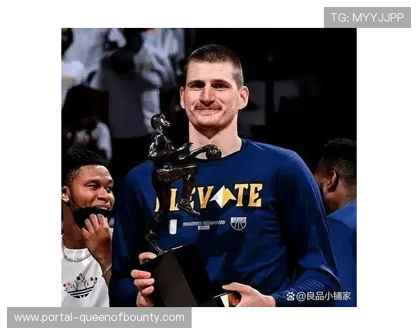 约基奇妙传助攻沃特森暴扣,展现MVP风采 约基奇妙传助攻沃特森暴扣,展现MVP风采